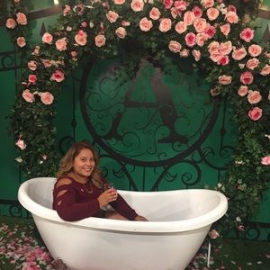 Meet your Posher, Odalis